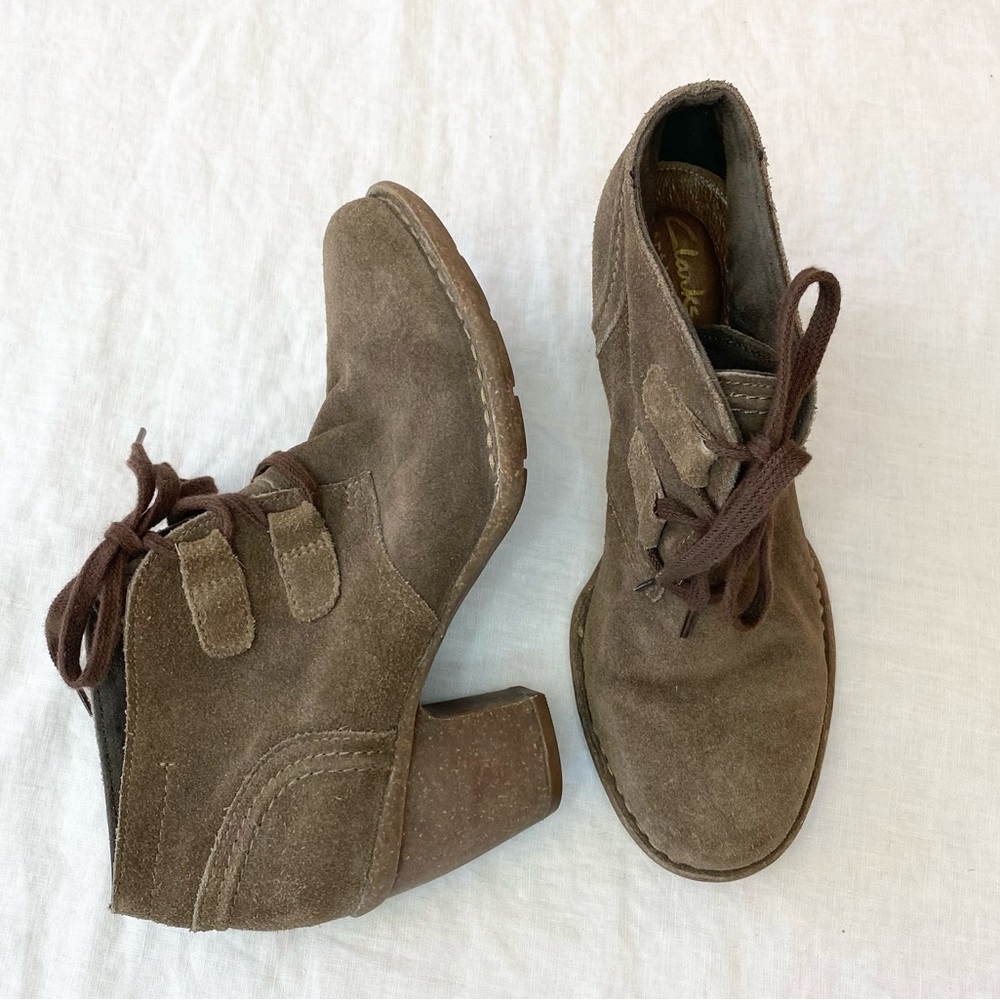 Clarks Artisan Brown Suede Leather Ankle Block Heel Comfort Booties - Picture 8 of 14